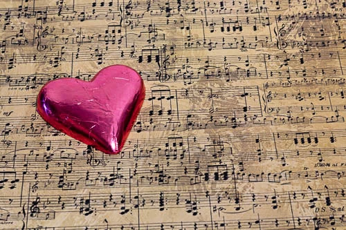 Paul's Confectionery Chocolates - Milk, Dark & White Hearts - Milk Chocolate 30g Hearts In Pink Foil Tub Of 30