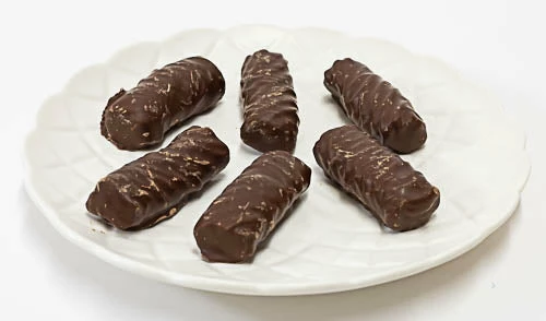 Ricci Licorice / Aniseed Black Licorice Short Twists Coated In Milk Chocolate