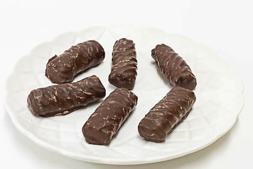 Ricci Licorice / Aniseed Black Licorice Short Twists Coated In Milk Chocolate