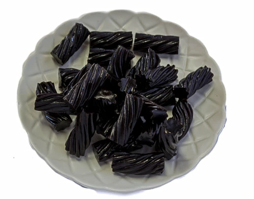 Ricci Licorice / Aniseed Black Licorice Short Twists Coated In Milk Chocolate