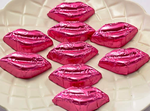 Chocolate Gems Chocolates - Milk, Dark & White Kisses - Milk Chocolate Lips In Pink Foil 5kg