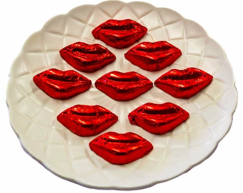 Chocolate Gems Kisses - Milk Chocolate Lips In Red Foil 400g
