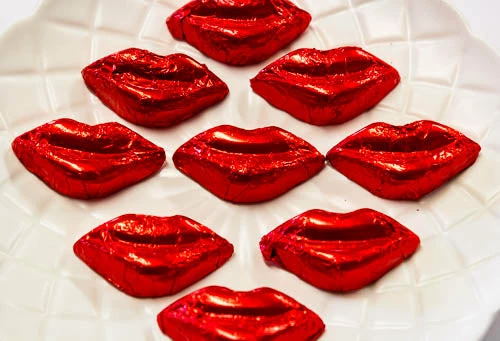 Chocolate Gems Kisses - Milk Chocolate Lips In Red Foil 400g